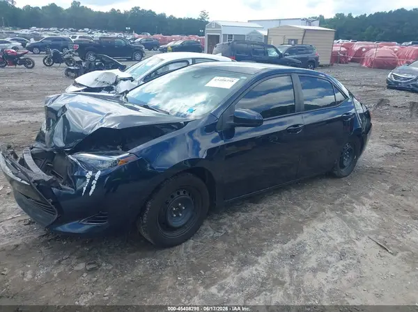 5YFBURHE9JP841839 2018 TOYOTA COROLLA - Image 2
