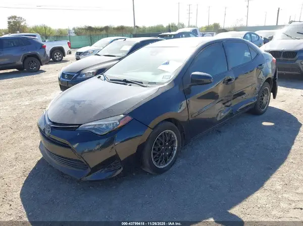 5YFBURHE9JP842053 2018 TOYOTA COROLLA - Image 2