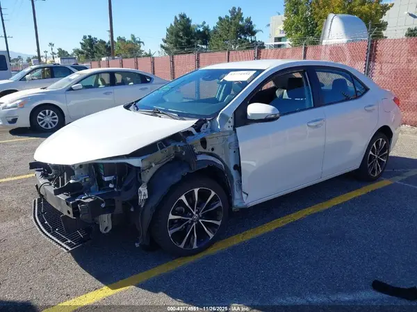5YFBURHE9JP842554 2018 TOYOTA COROLLA - Image 2