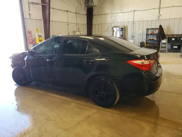 5YFBURHE9JP842828 2018 TOYOTA COROLLA - Image 2