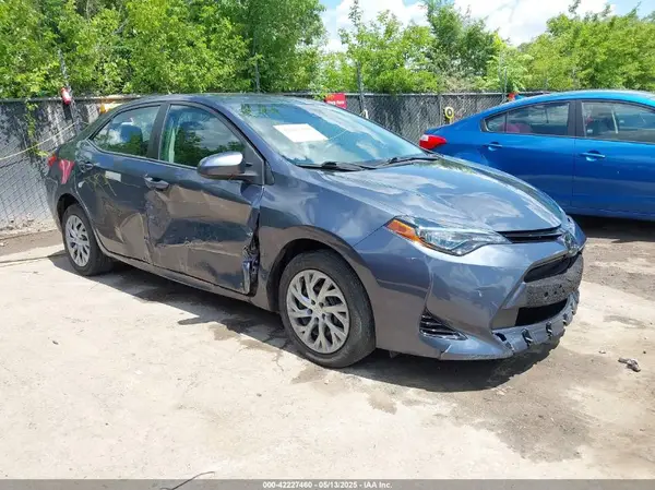 5YFBURHE9JP843252 2018 TOYOTA COROLLA - Image 1