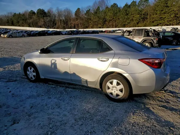 5YFBURHE9JP844062 2018 TOYOTA COROLLA - Image 2