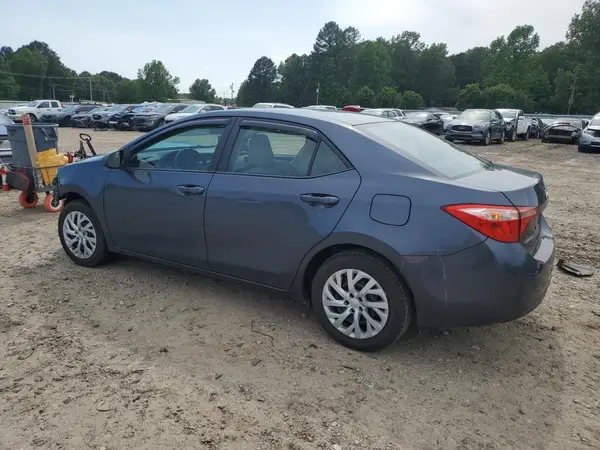 5YFBURHE9JP844370 2018 TOYOTA COROLLA - Image 2