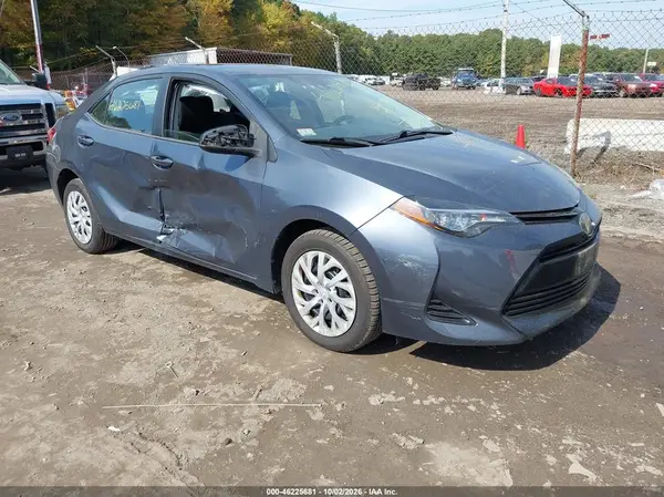 5YFBURHE9JP844451 2018 TOYOTA COROLLA - Image 1