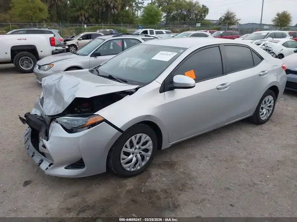 5YFBURHE9JP844918 2018 TOYOTA COROLLA - Image 2