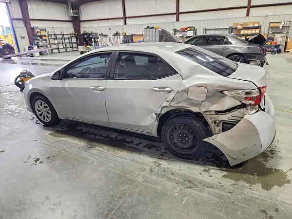 5YFBURHE9JP845499 2018 TOYOTA COROLLA - Image 2