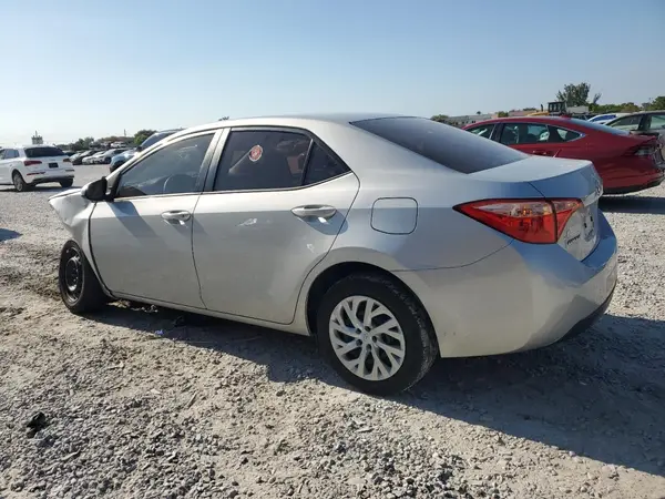 5YFBURHE9JP845695 2018 TOYOTA COROLLA - Image 2