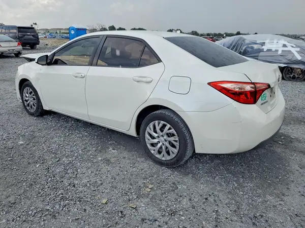 5YFBURHE9JP845793 2018 TOYOTA COROLLA - Image 2