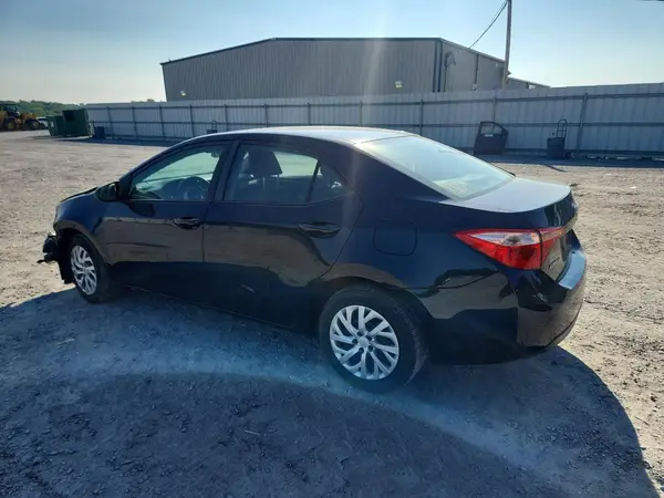 5YFBURHE9JP846779 2018 TOYOTA COROLLA - Image 2