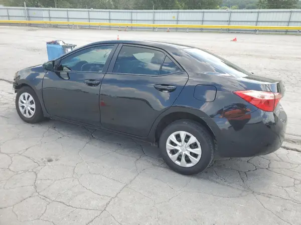 5YFBURHE9JP847141 2018 TOYOTA COROLLA - Image 2