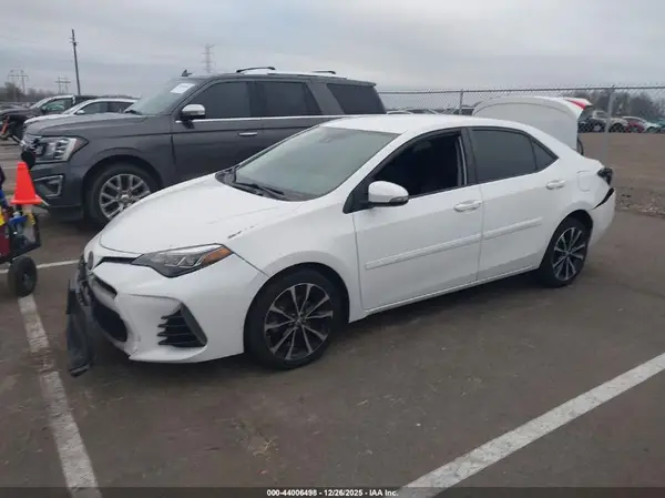 5YFBURHE9JP847365 2018 TOYOTA COROLLA - Image 2