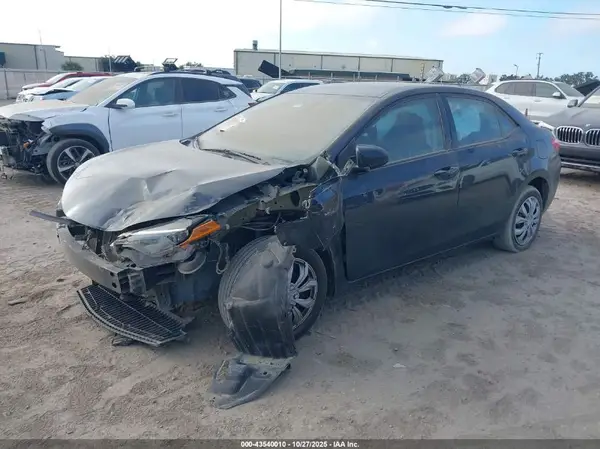 5YFBURHE9JP849312 2018 TOYOTA COROLLA - Image 2