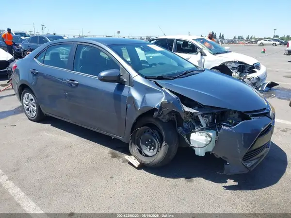 5YFBURHE9JP849472 2018 TOYOTA COROLLA - Image 1