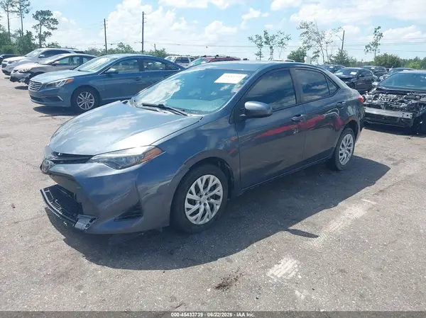 5YFBURHE9JP850931 2018 TOYOTA COROLLA - Image 2
