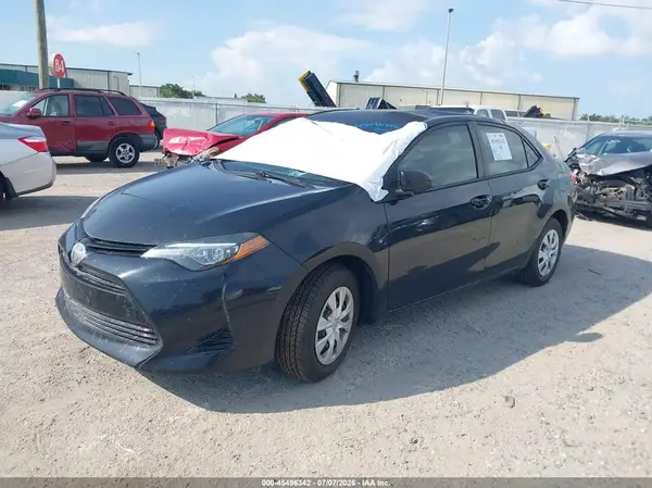 5YFBURHE9JP851044 2018 TOYOTA COROLLA - Image 2