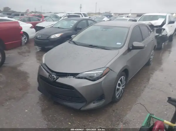 5YFBURHE9JP851433 2018 TOYOTA COROLLA - Image 2