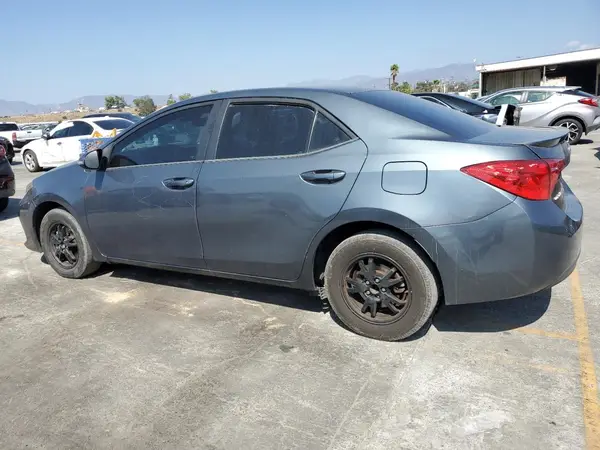 5YFBURHE9JP852792 2018 TOYOTA COROLLA - Image 2