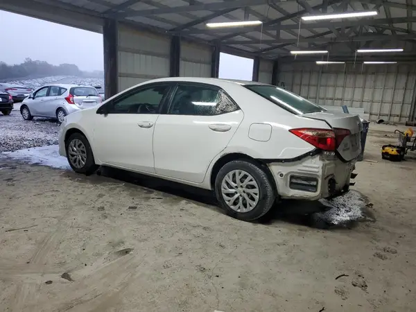 5YFBURHE9JP853392 2018 TOYOTA COROLLA - Image 2