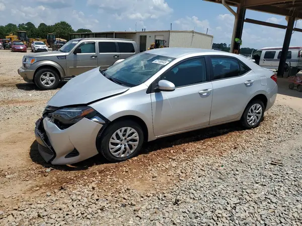 5YFBURHE9JP853943 2018 TOYOTA COROLLA - Image 1