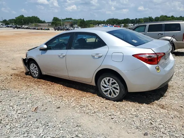 5YFBURHE9JP853943 2018 TOYOTA COROLLA - Image 2