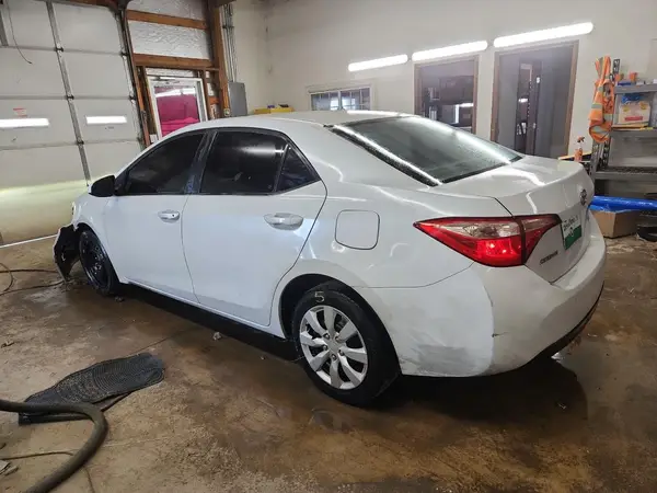 5YFBURHE9JP854350 2018 TOYOTA COROLLA - Image 2