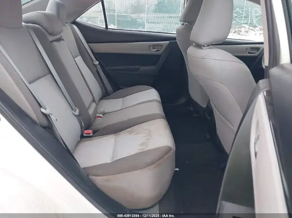 5YFBURHE9JP854428 2018 TOYOTA COROLLA - Image 8