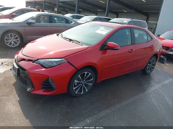 5YFBURHE9JP855661 2018 TOYOTA COROLLA - Image 2