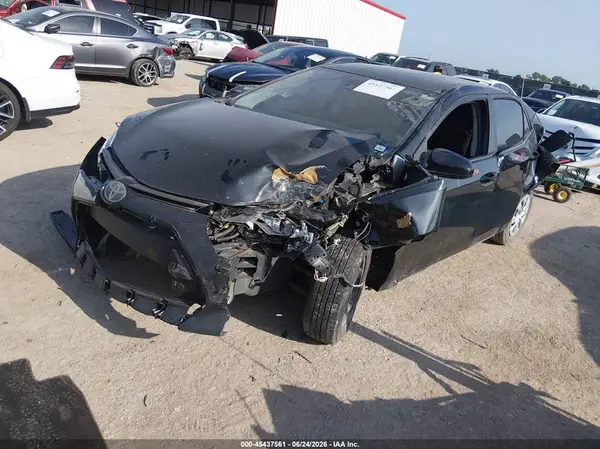 5YFBURHE9JP855952 2018 TOYOTA COROLLA - Image 2