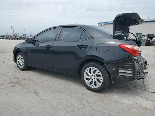 5YFBURHE9JP855983 2018 TOYOTA COROLLA - Image 2