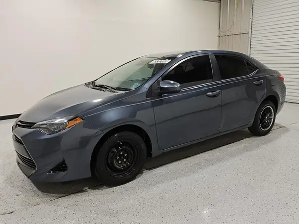 5YFBURHE9JP856082 2018 TOYOTA COROLLA - Image 1