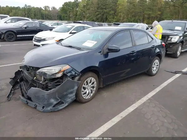 5YFBURHE9KP856925 2019 TOYOTA COROLLA - Image 2
