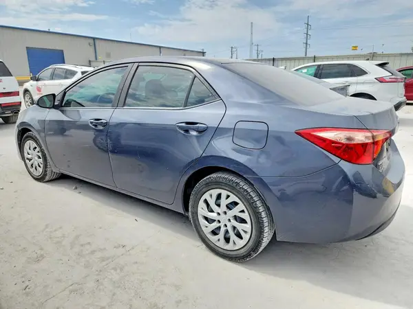 5YFBURHE9KP859498 2019 TOYOTA COROLLA - Image 2