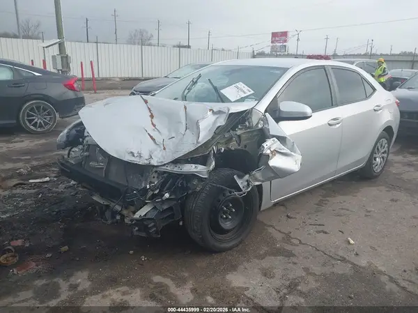 5YFBURHE9KP870162 2019 TOYOTA COROLLA - Image 2