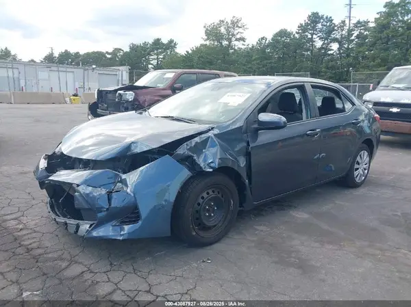 5YFBURHE9KP874437 2019 TOYOTA COROLLA - Image 2