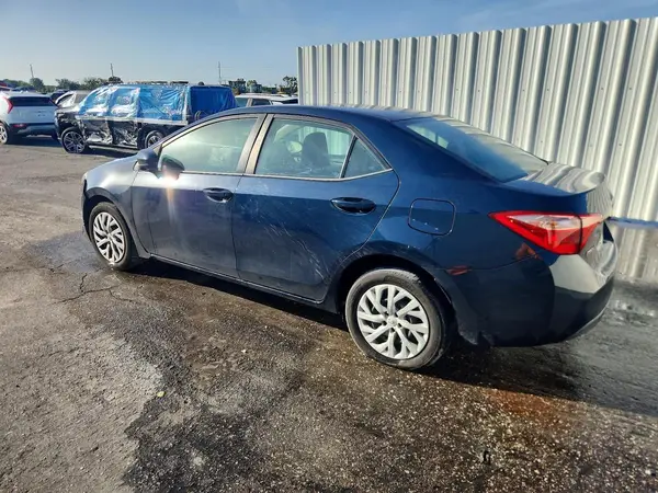 5YFBURHE9KP876561 2019 TOYOTA COROLLA - Image 2