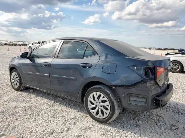 5YFBURHE9KP884529 2019 TOYOTA COROLLA - Image 2