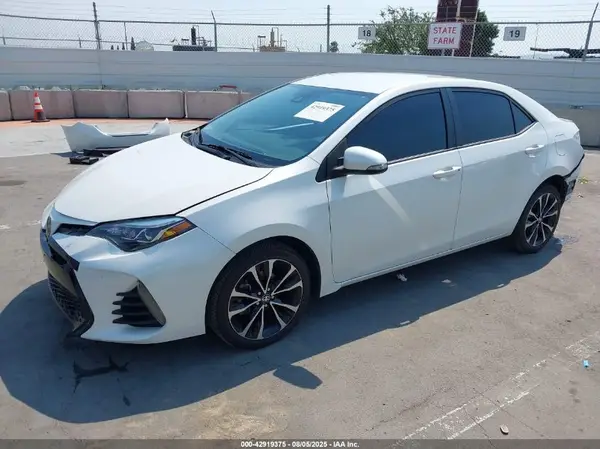 5YFBURHE9KP885969 2019 TOYOTA COROLLA - Image 2