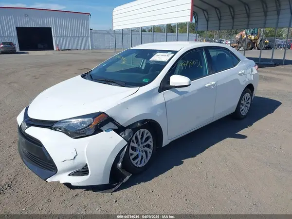 5YFBURHE9KP886068 2019 TOYOTA COROLLA - Image 2