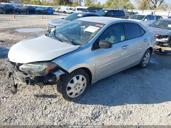 5YFBURHE9KP888371 2019 TOYOTA COROLLA - Image 2