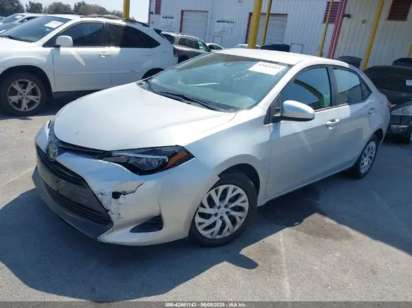 5YFBURHE9KP889245 2019 TOYOTA COROLLA - Image 2