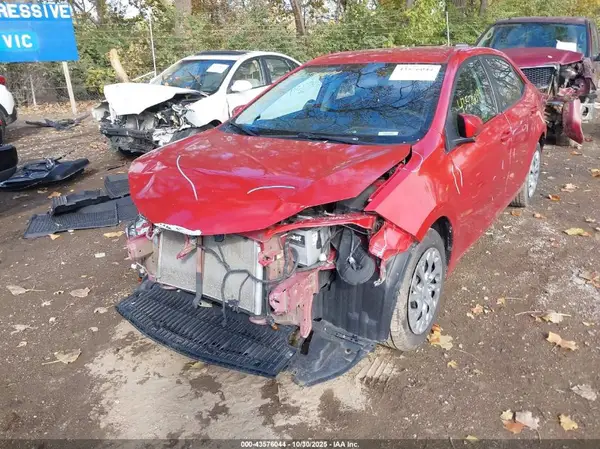 5YFBURHE9KP889875 2019 TOYOTA COROLLA - Image 2