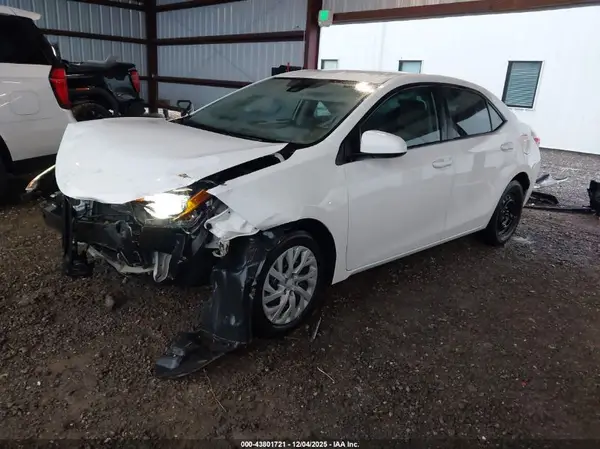 5YFBURHE9KP889939 2019 TOYOTA COROLLA - Image 2