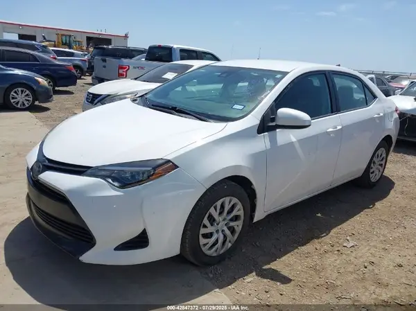 5YFBURHE9KP894008 2019 TOYOTA COROLLA - Image 2