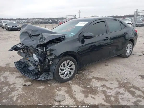 5YFBURHE9KP894770 2019 TOYOTA COROLLA - Image 2