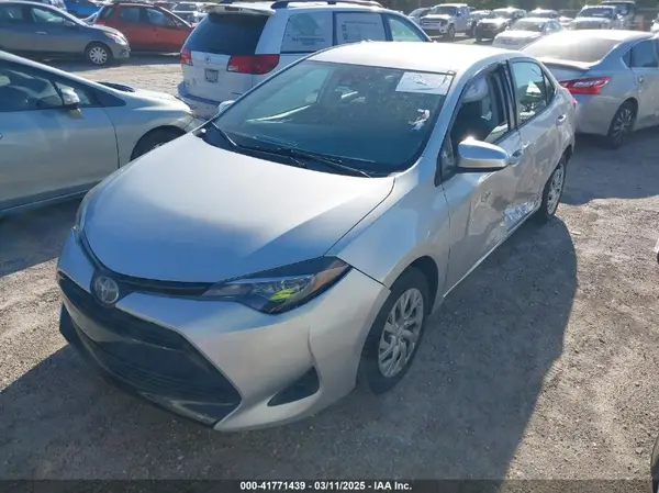 5YFBURHE9KP894803 2019 TOYOTA COROLLA - Image 2