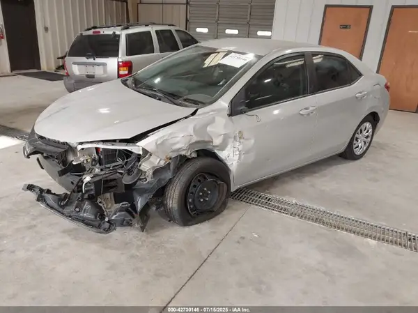 5YFBURHE9KP906352 2019 TOYOTA COROLLA - Image 2