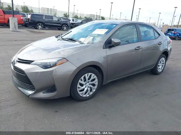 5YFBURHE9KP909851 2019 TOYOTA COROLLA - Image 2