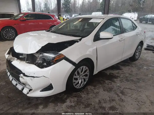 5YFBURHE9KP911695 2019 TOYOTA COROLLA - Image 2
