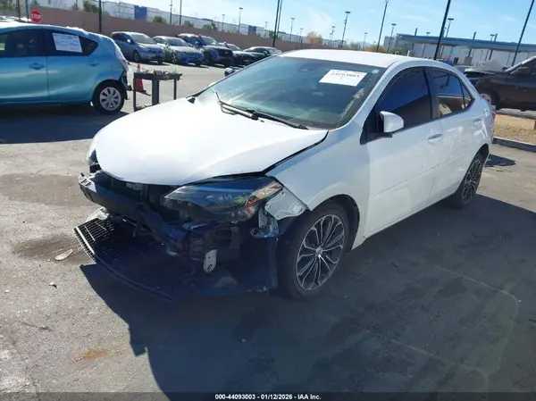 5YFBURHE9KP915746 2019 TOYOTA COROLLA - Image 2