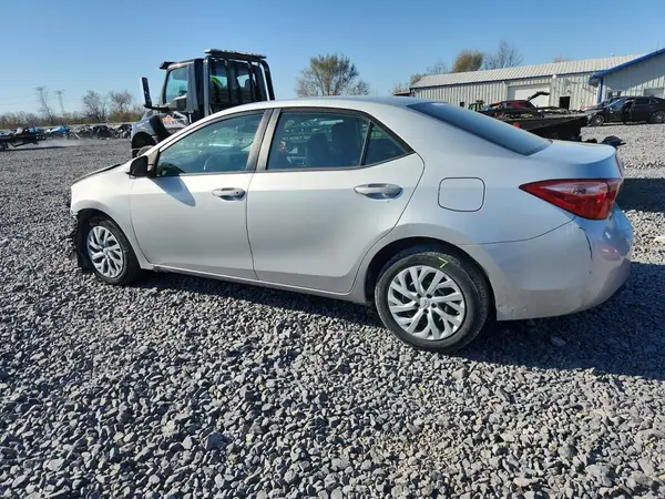 5YFBURHE9KP921921 2019 TOYOTA COROLLA - Image 2